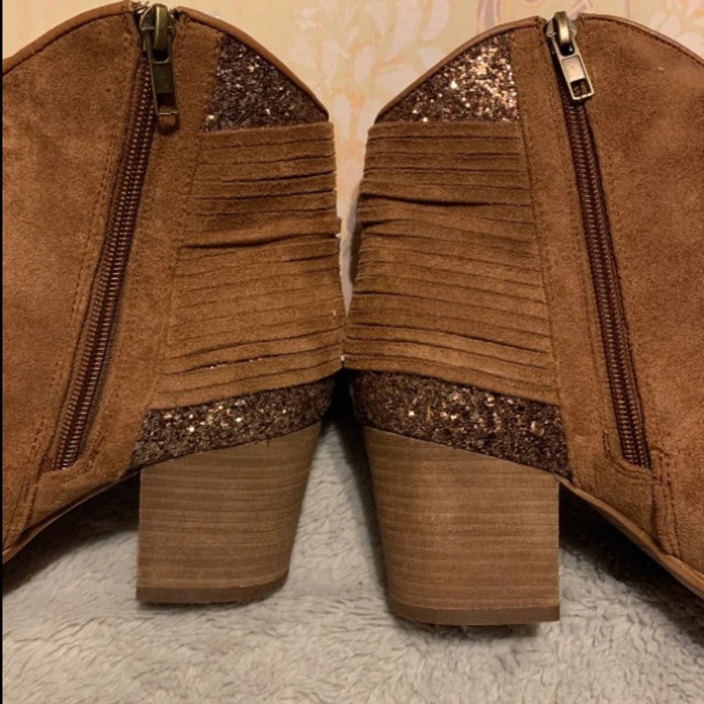 NEW Booties 8.5 - Picture 4 of 8